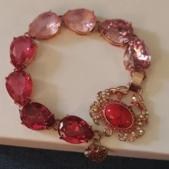 Betsey Johnson CRAB BRACELET - Picture 5 of 6